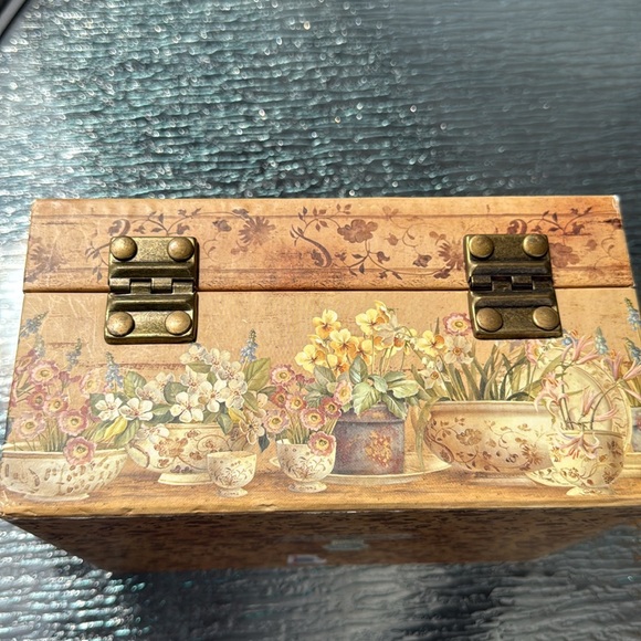 Floral Decorative Box GUC - Picture 5 of 8